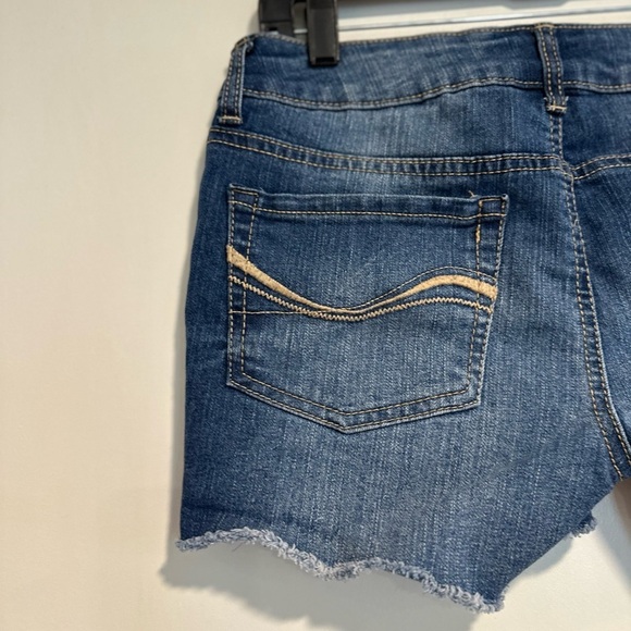 SO Shortie Denim Shorts Sz: 9 Cutoff Raw Hem. 5 Pocket. Stretch. Dark Wash. - Picture 13 of 13